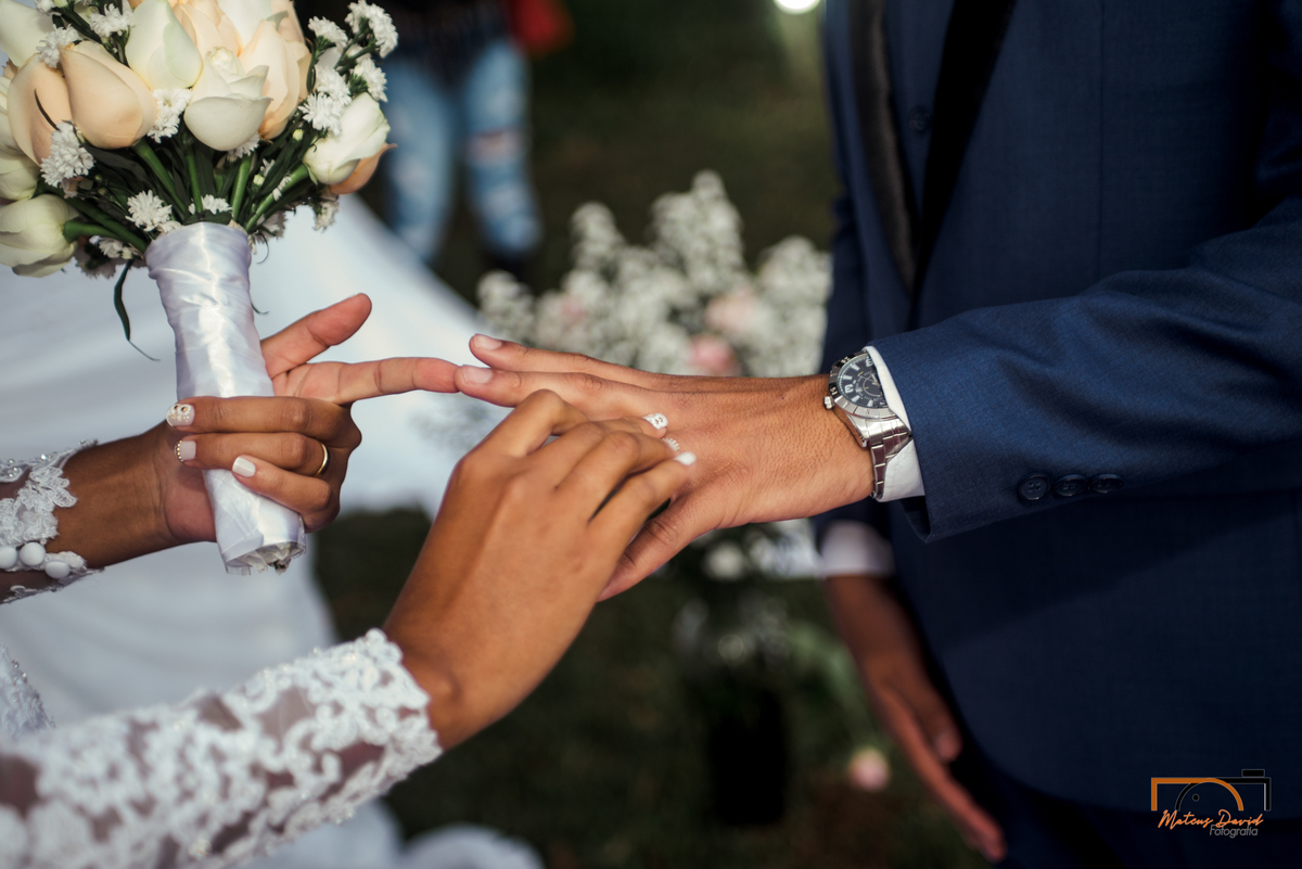 casamento intimista Lucas e Querem Barbacena MG alianças
