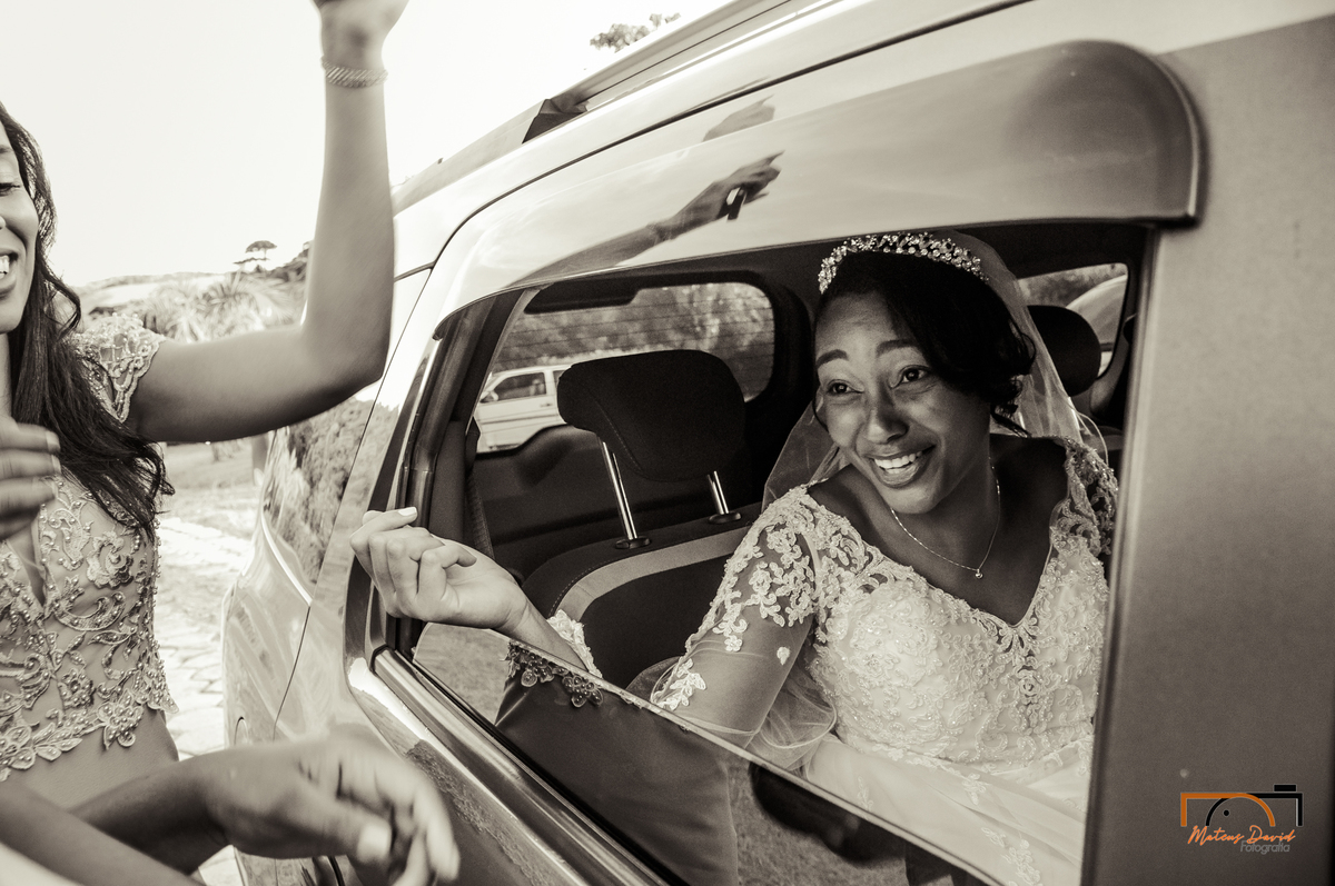 casamento intimista Lucas e Querem Barbacena MG chegada da noiva