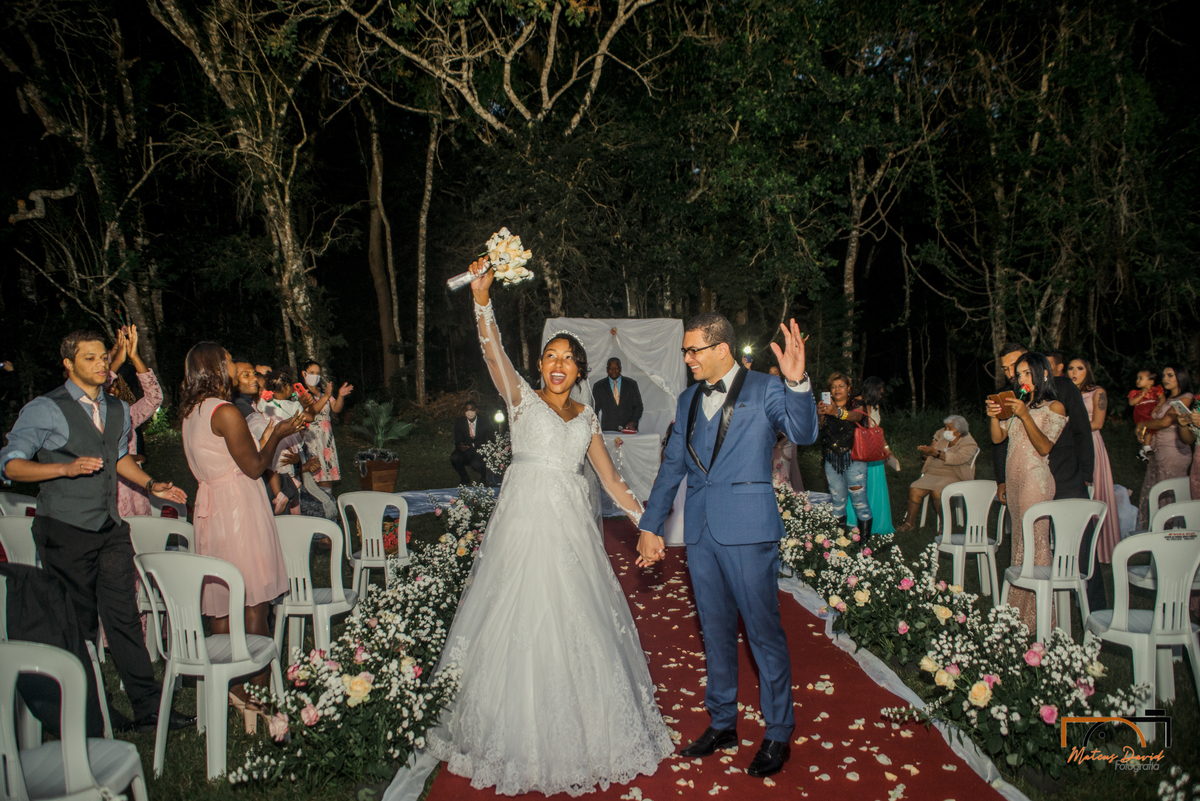 casamento intimista Lucas e Querem Barbacena MG saída dos noivos