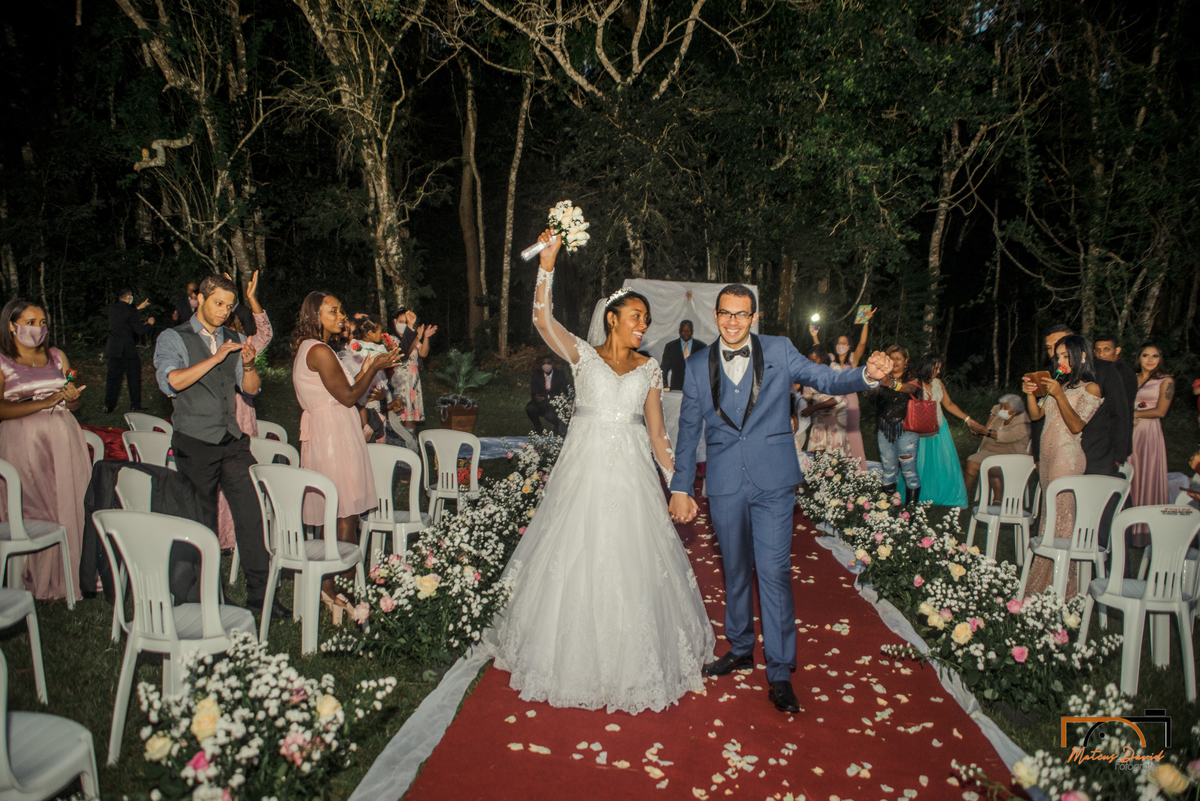 casamento intimista Lucas e Querem Barbacena MG saída dos noivos 2