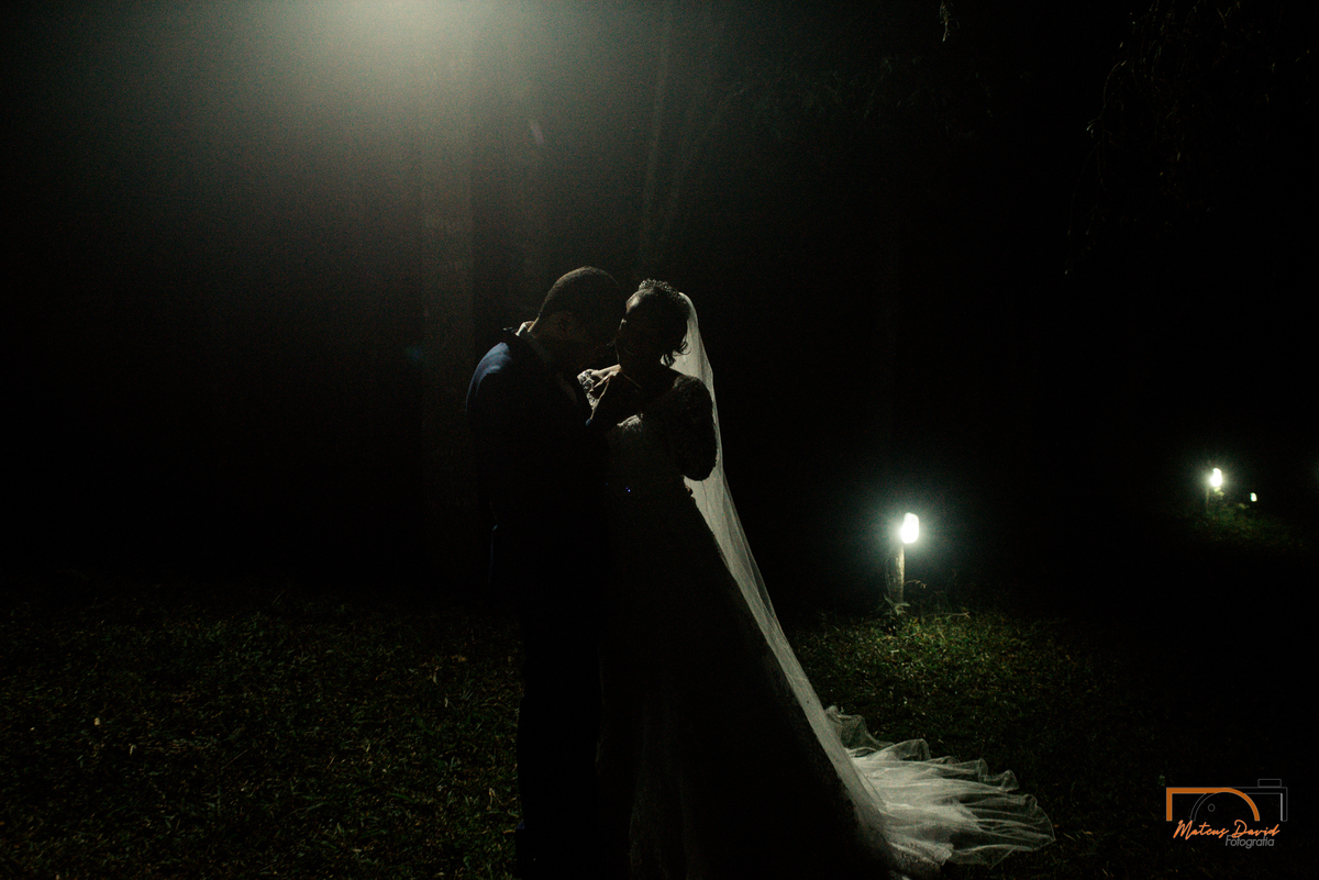 casamento intimista Lucas e Querem Barbacena MG noivos silhueta