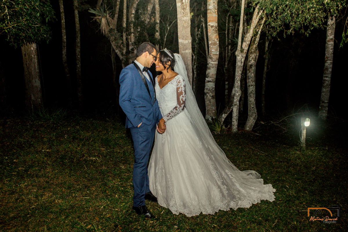 casamento intimista Lucas e Querem Barbacena MG noivos rostos colados