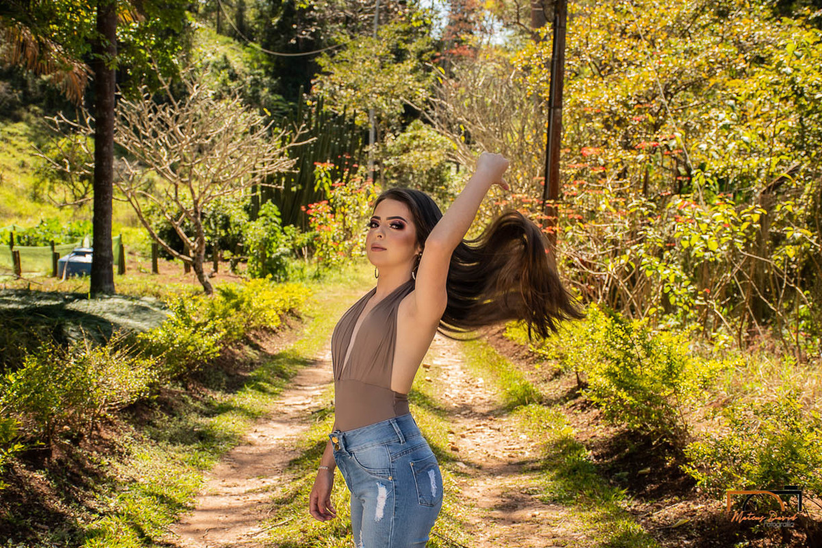 Ensaio externo de Jaqueline de 15 anos debutante alto rio doce mg