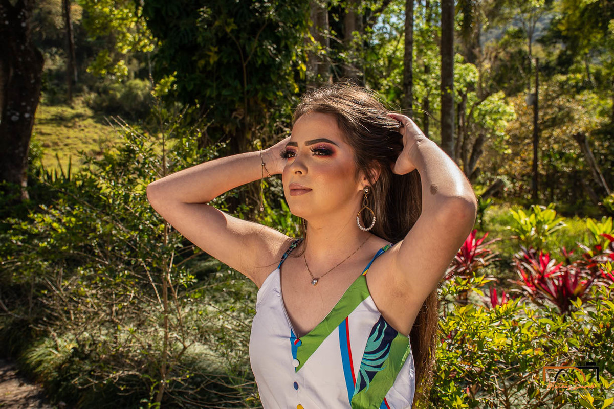 Ensaio externo de Jaqueline de 15 anos debutante alto rio doce mg