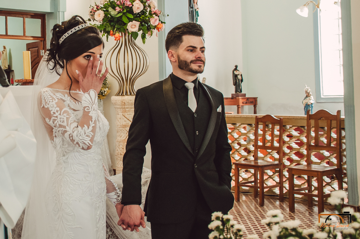 Casamento Letícia e Anderson cerimônia na igreja são Sebastião abreus mg
