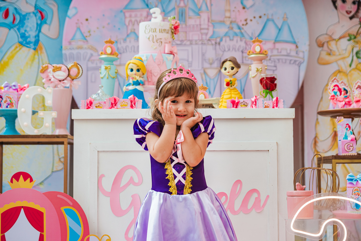 Gabriela 3 anos / Rapunzel / Ilha do Tesouro