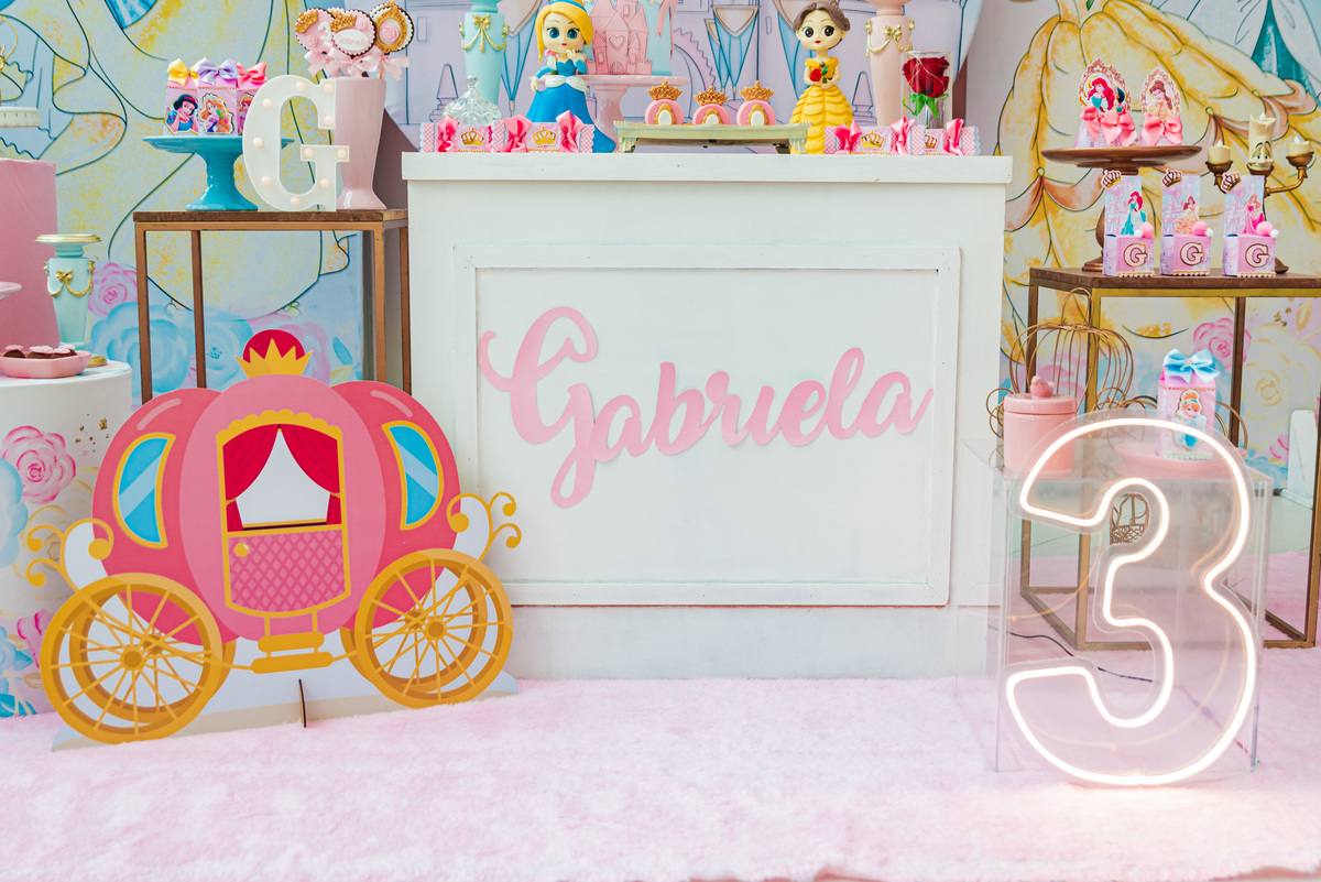 Gabriela 3 anos / Rapunzel / Ilha do Tesouro