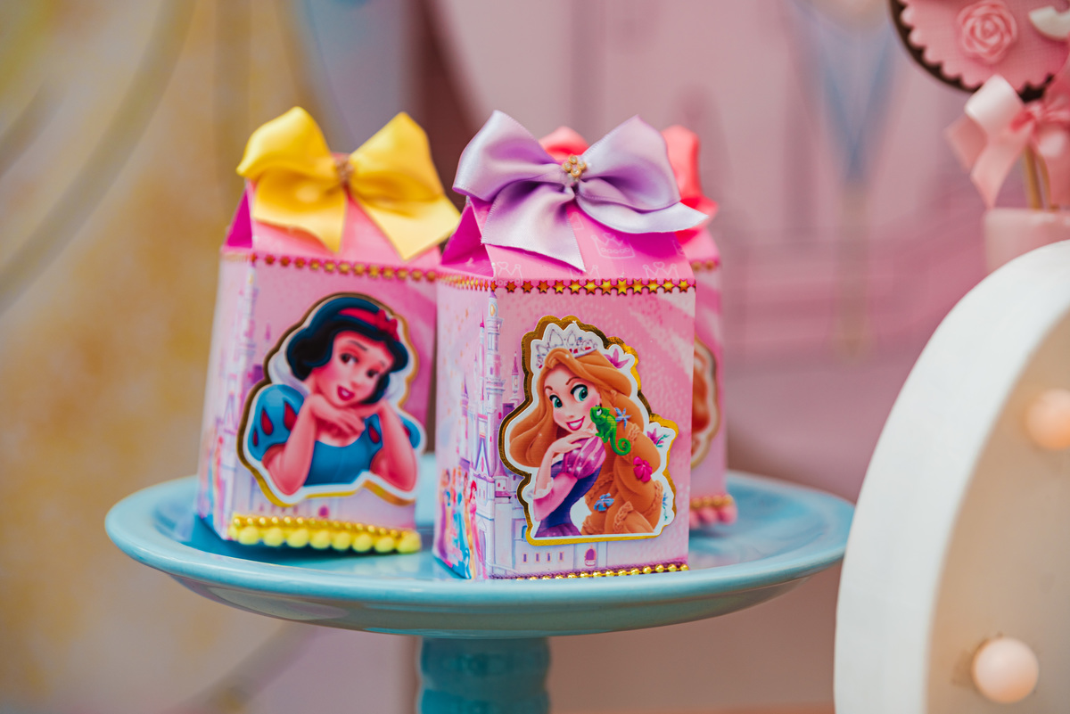 Gabriela 3 anos / Rapunzel / Ilha do Tesouro