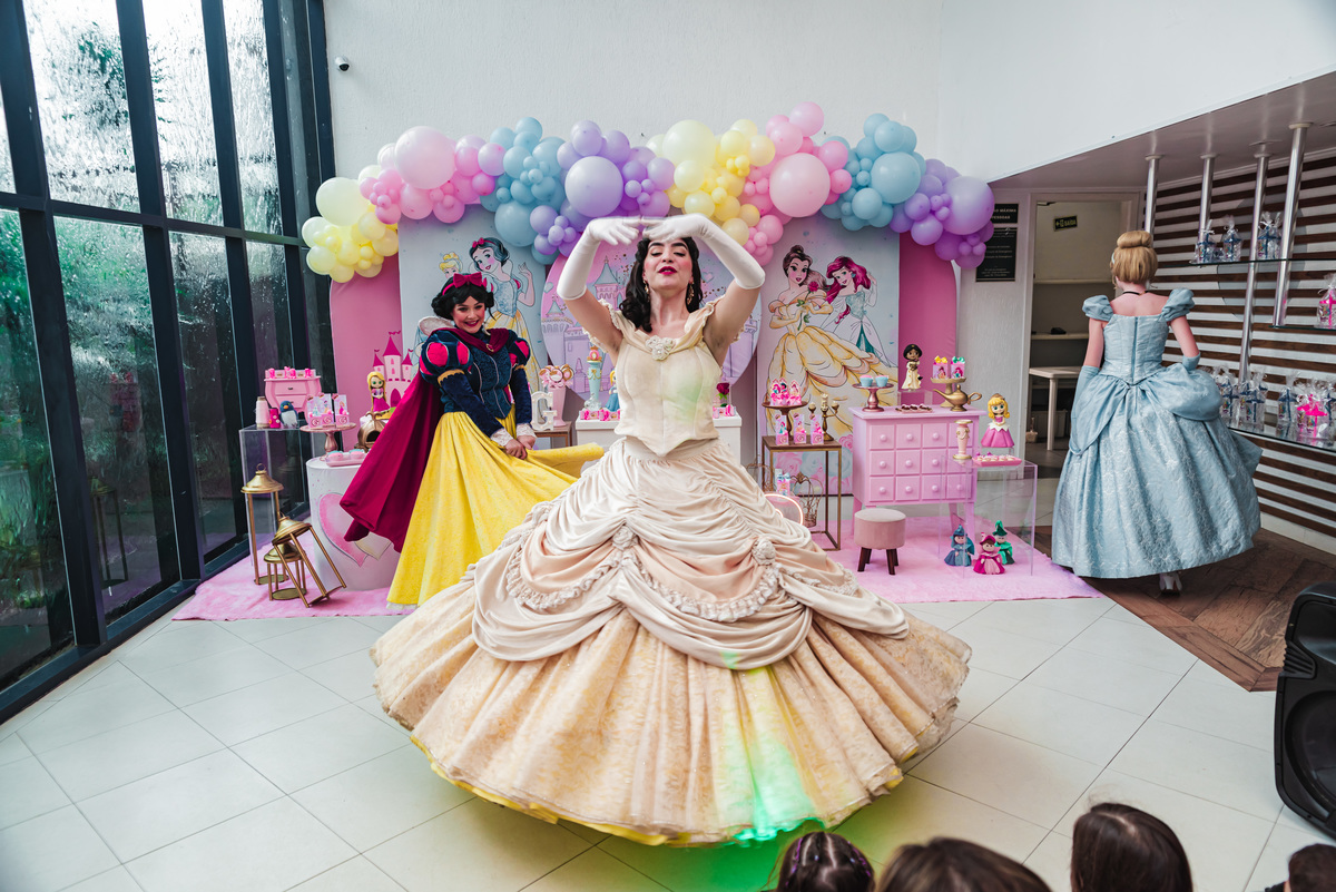 Gabriela 3 anos / Rapunzel / Ilha do Tesouro