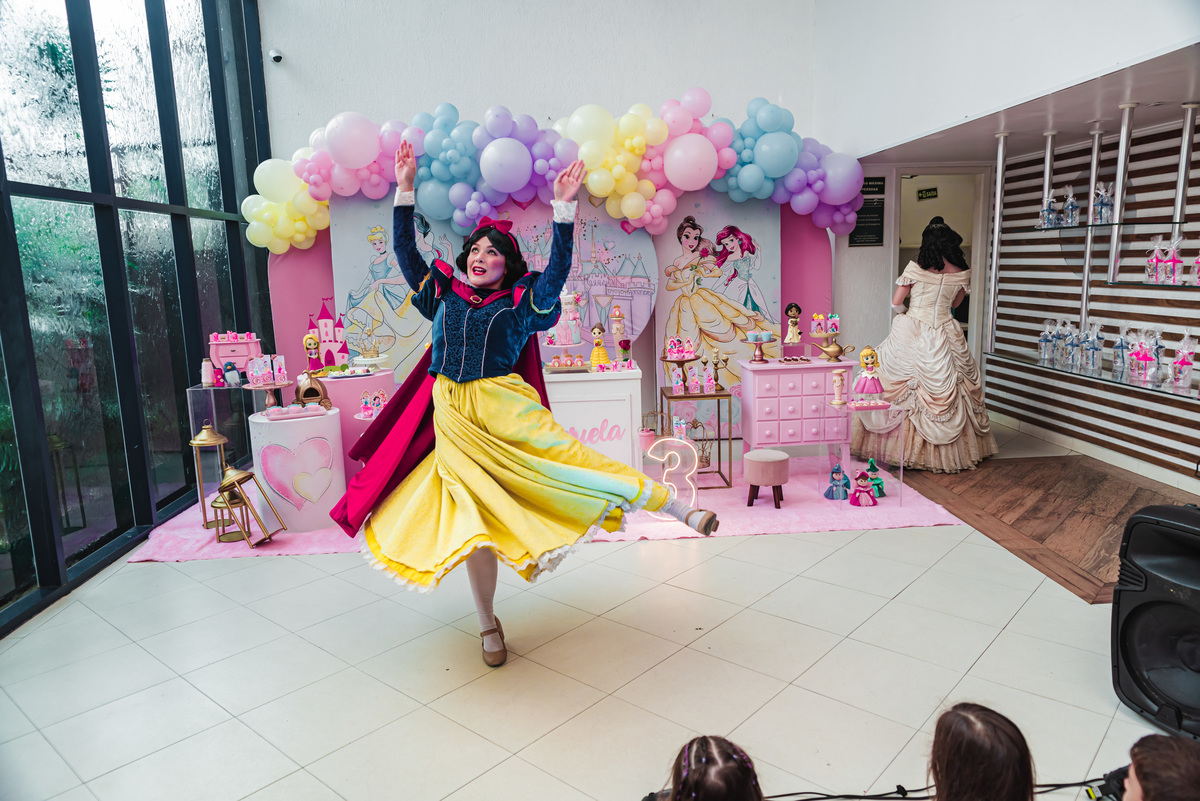 Gabriela 3 anos / Rapunzel / Ilha do Tesouro