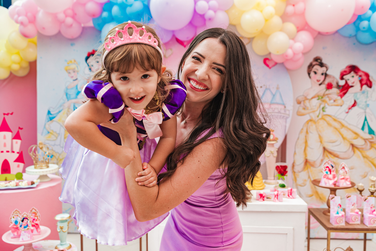 Gabriela 3 anos / Rapunzel / Ilha do Tesouro