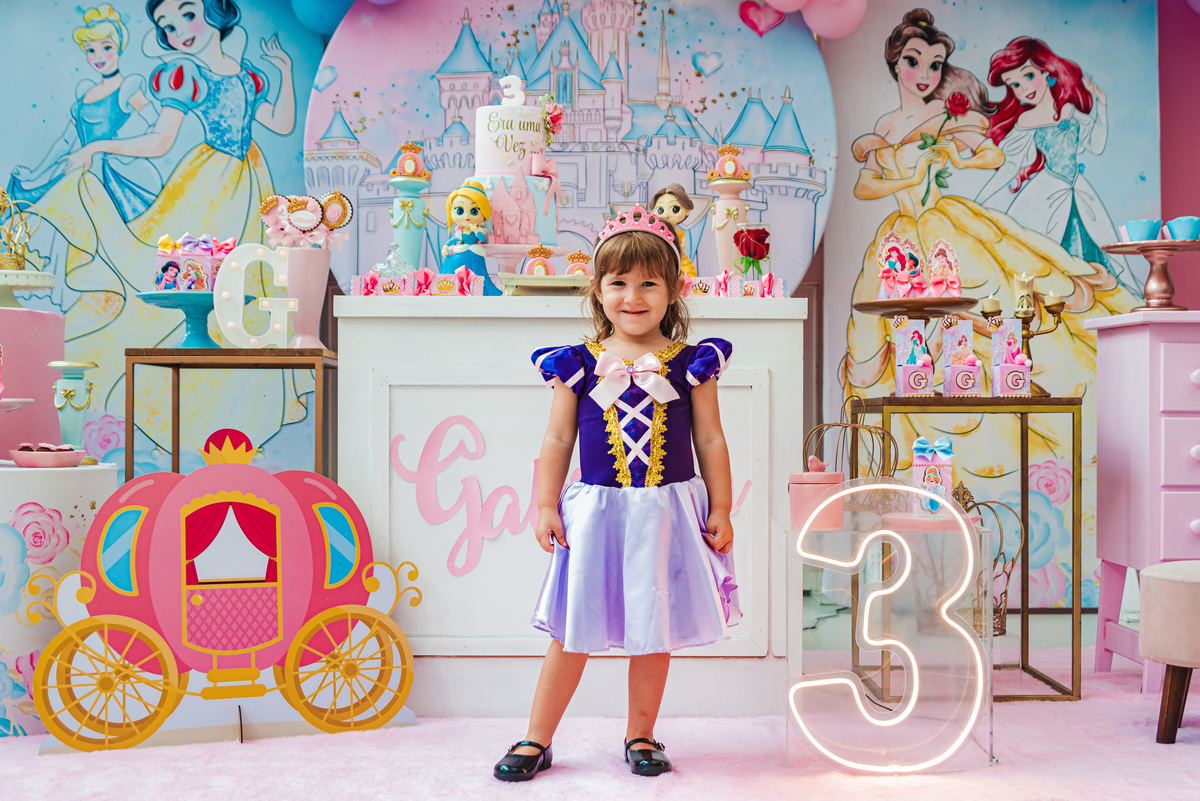Gabriela 3 anos / Rapunzel / Ilha do Tesouro