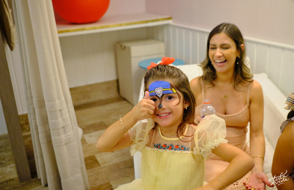 Maria Luisa com pintura patrulha canina no aniversário festa infantil em Tubarão Santa Catarina