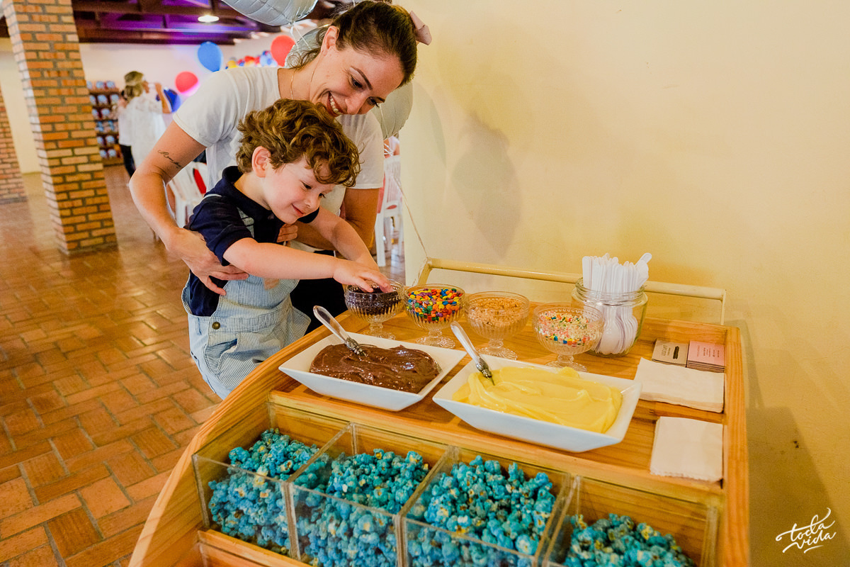 carrinho gourmet leleland na festa de aniversário do Bernardo