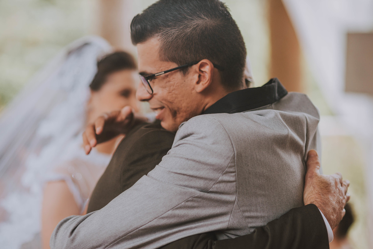 noiva 2019 Casamento 2020 almadden fotografia entrada da noiva abraço no sogro