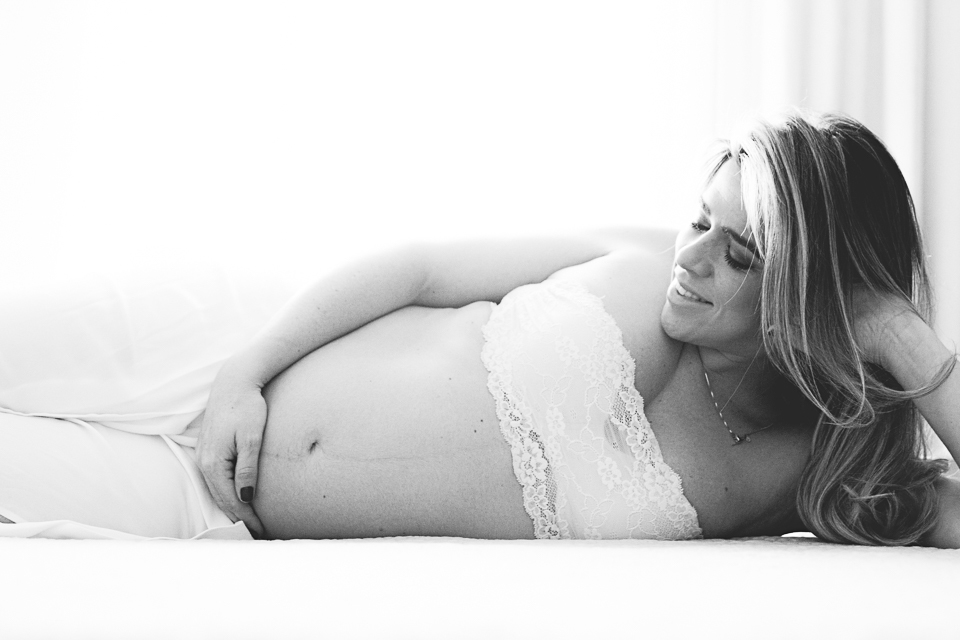 fotos de lingerie, grávida lingerie, lingerie para grávidas, lingerie para gestantes, priscilianas, foto preto e branco, pb, bw, foto preta e branca, grávida, gestante, maternidade, 38 semanas, 33 semanas, weeks, semanas, 31, 28, 29, 30, 34, 35, 36, 37