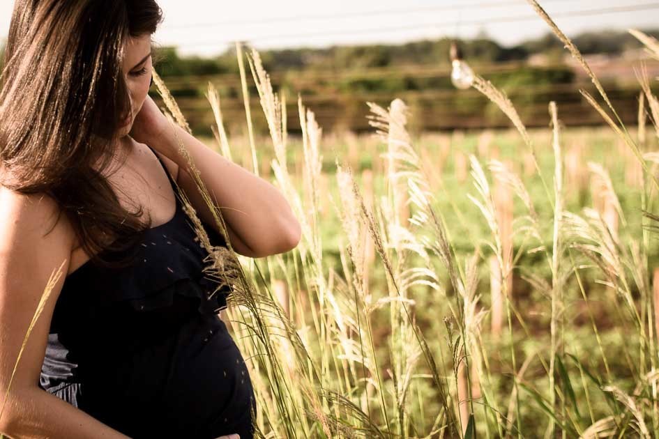 Grávida, campo, Holambra, cidade das flores, campo de flores, flores, trigo, campo de trigo, ensaio no parque, SP, Pompéia, Perdizes, Alto de Pinheiros