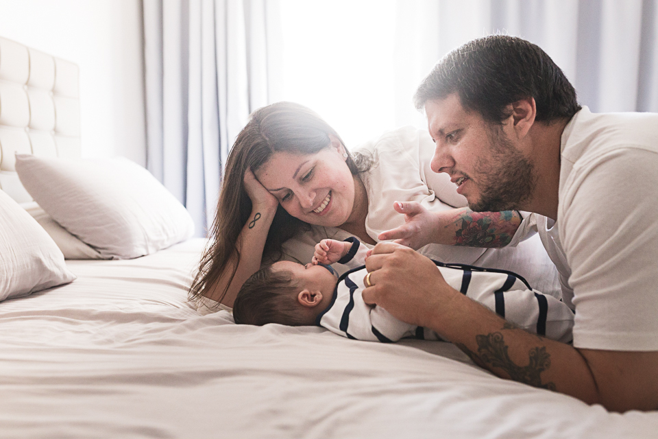 ensaio em casa, pet, newborn, ensaio pet, 
acompanhamento, natural, lifestyle, recém nascido, ensaio fotográfico, família, 90 dias, fotos sem pose