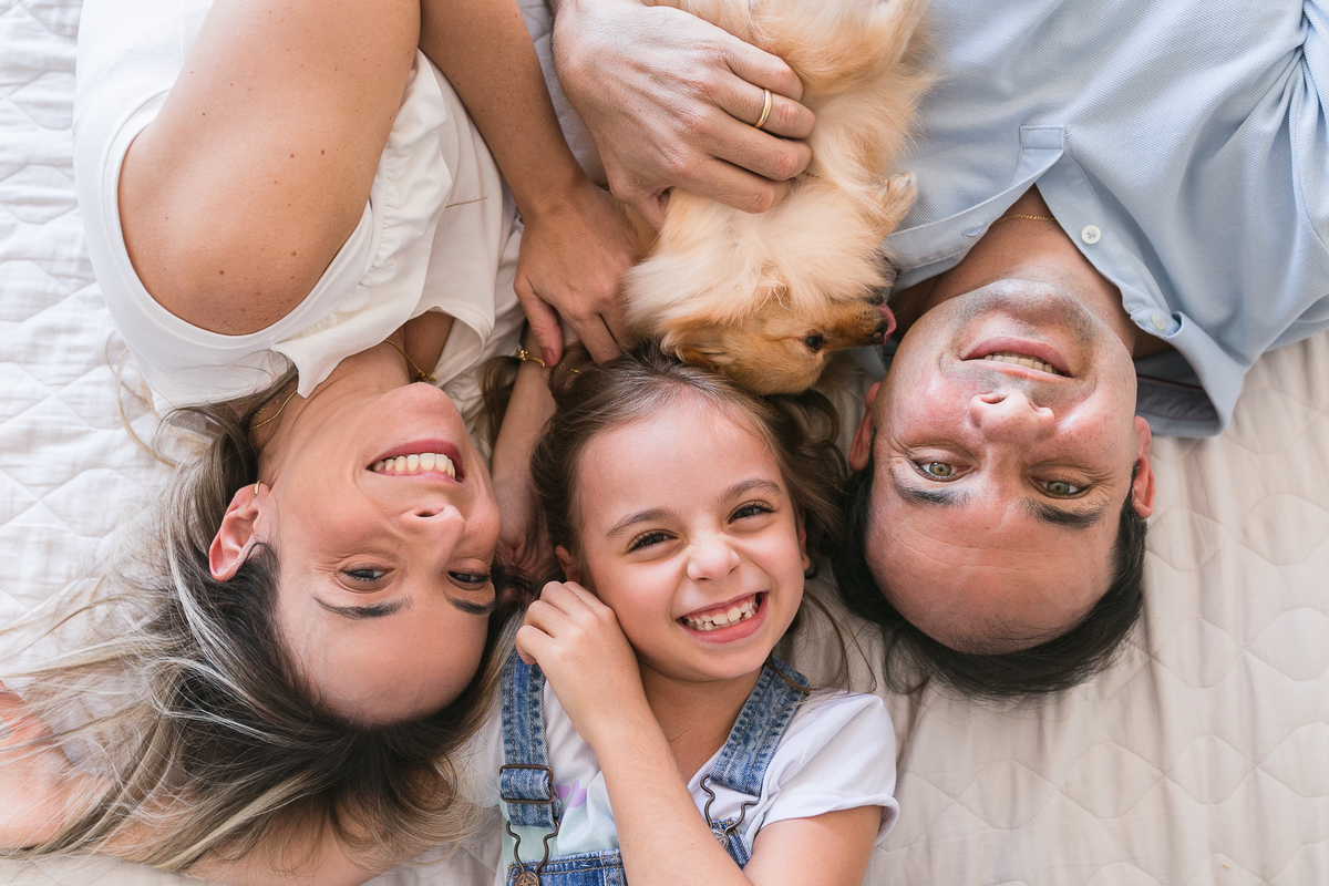 família feliz, porta-retrato, ensaio de família, ensaio em casa, ensaio no apê, jardim das perdizes