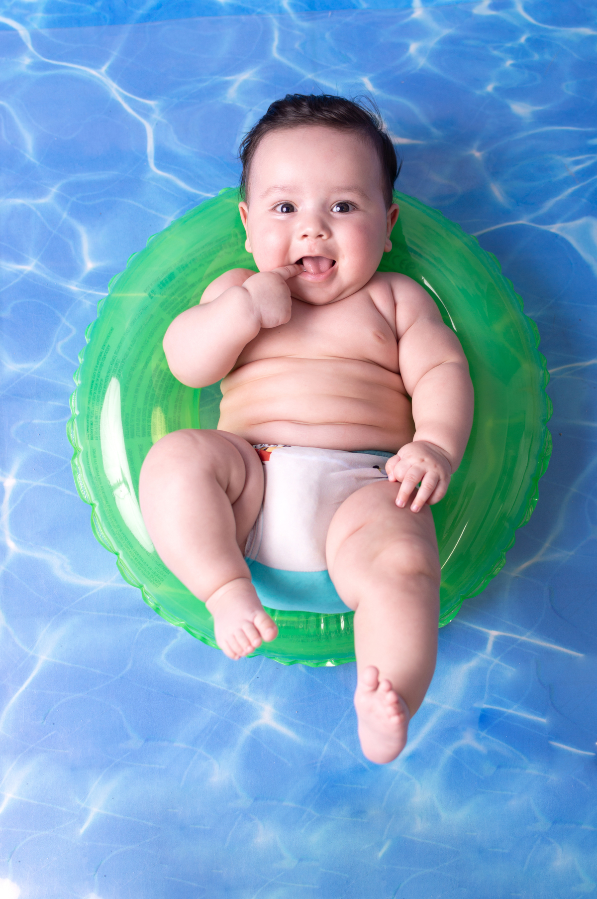 Ensaio acompanhamento infantil, realizado mensalmente com temas diversos, tema piscina