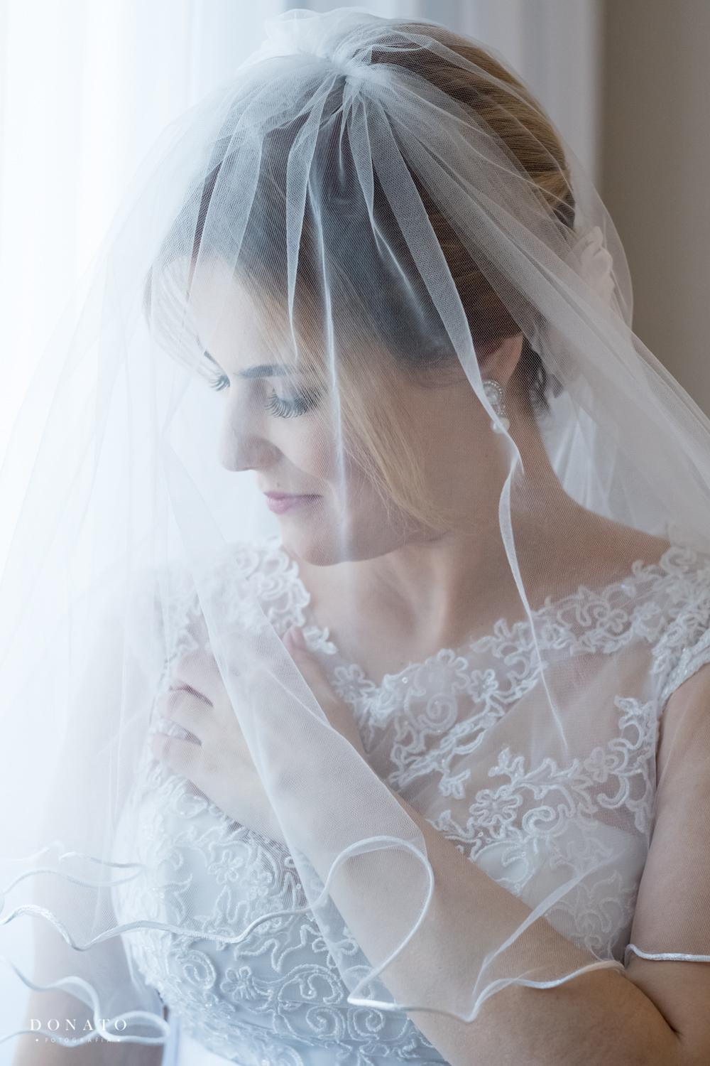 Noiva pronta com véu.
