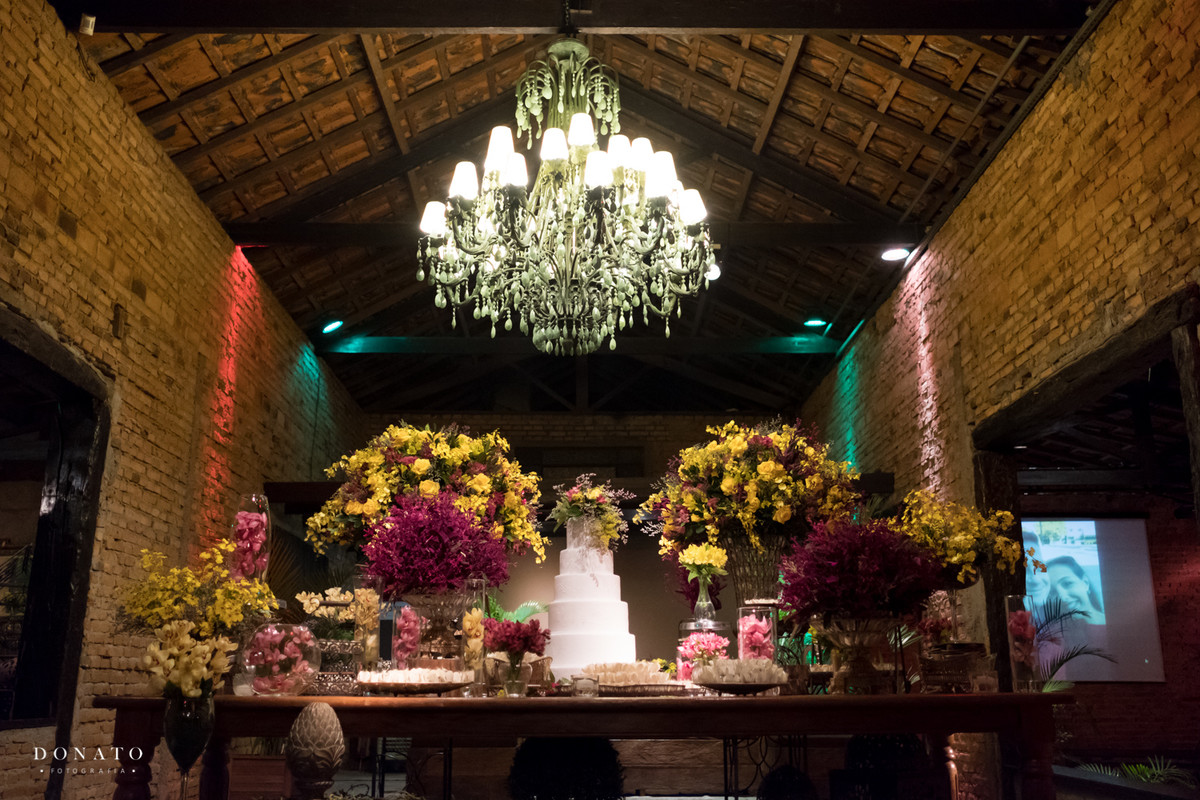 Mesa de doces com Decoração do Sitio São Jorge.