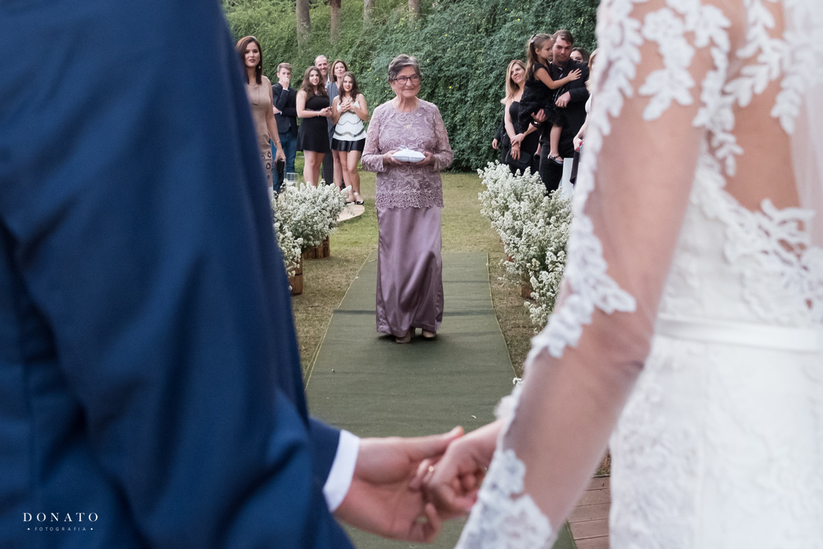 Entrada das alianças com a vó.