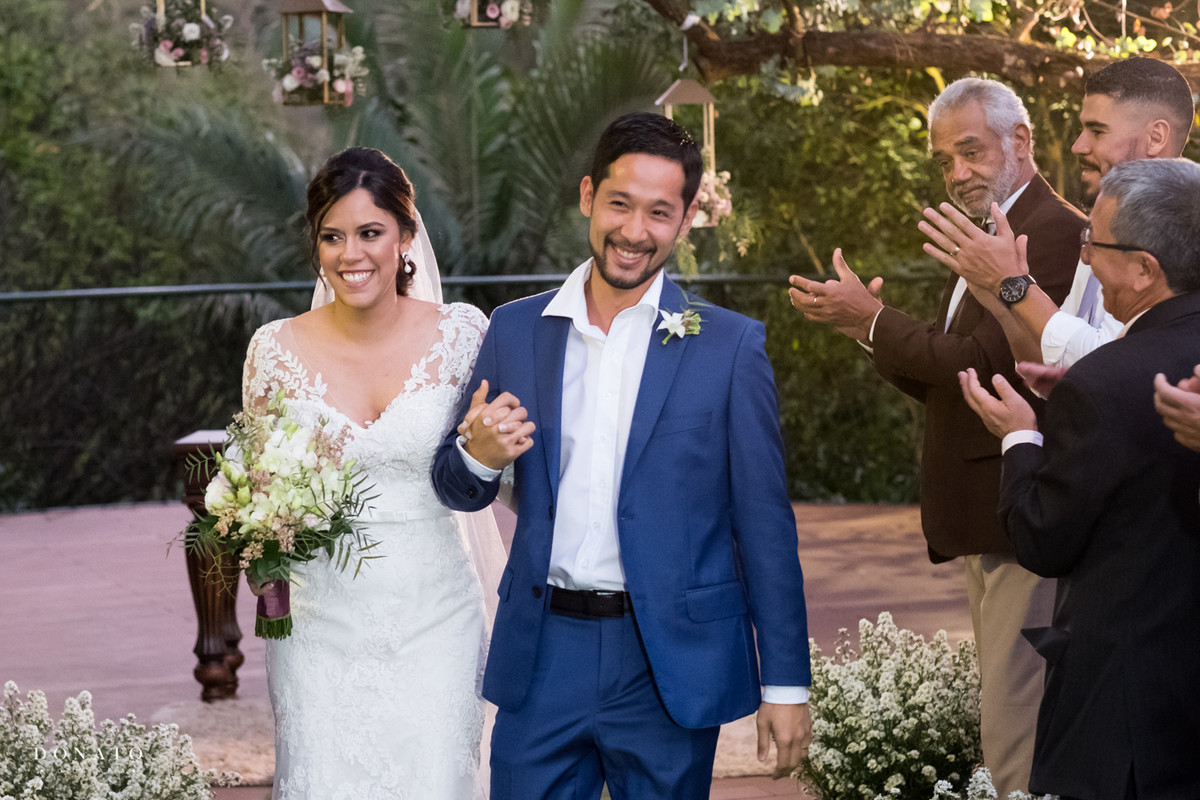 Saida dos noivos da cerimonia realizada no Alto das Palmeiras