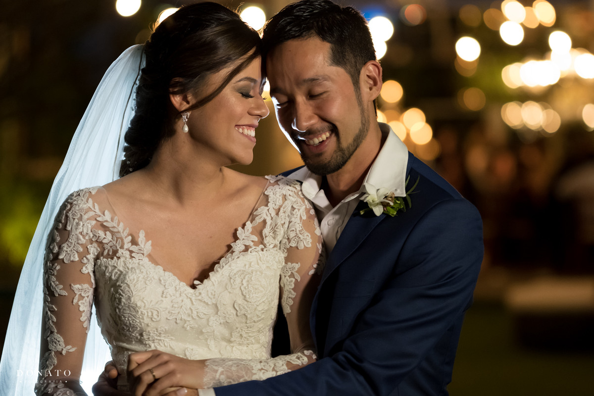 Retrato posado dos noivos.