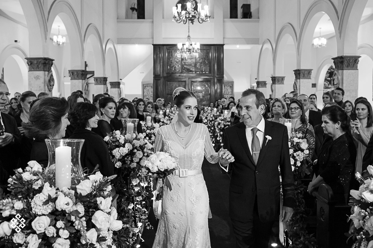 entrada da noiva na igreja São Jose do Jrd. Europa.