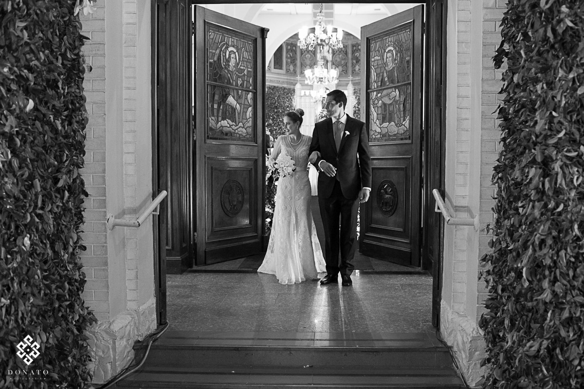 noivos saem da igreja sao jose