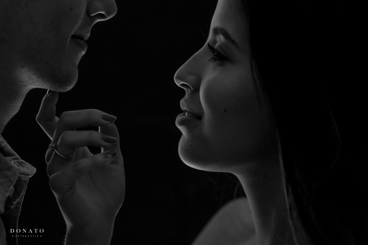 foto de um detalhe com uma luz linda com sombras.