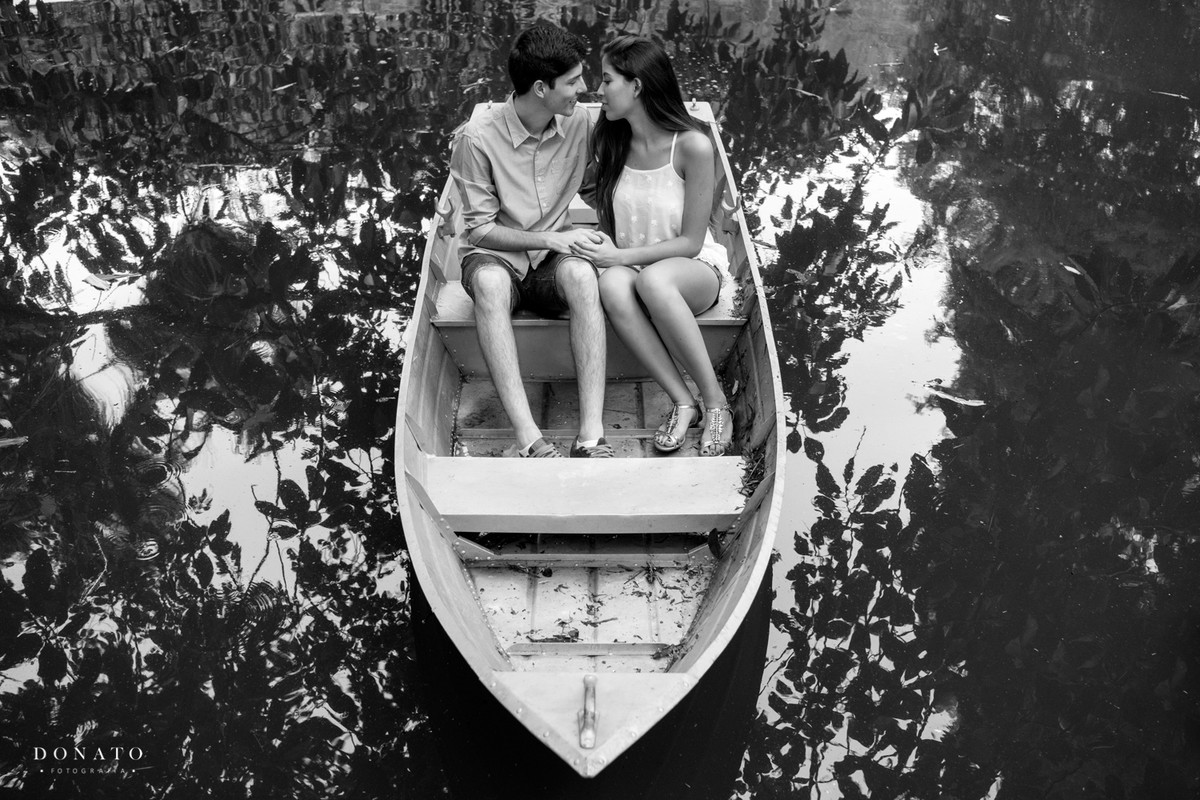 noivos no barquinho da fazenda 7 lagoas.