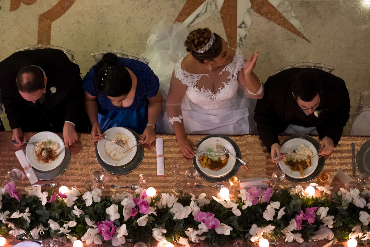 jantar dos noivos visto de cima, um angulo incomum, possível pelo mezanino que o palácio do cedros tem.