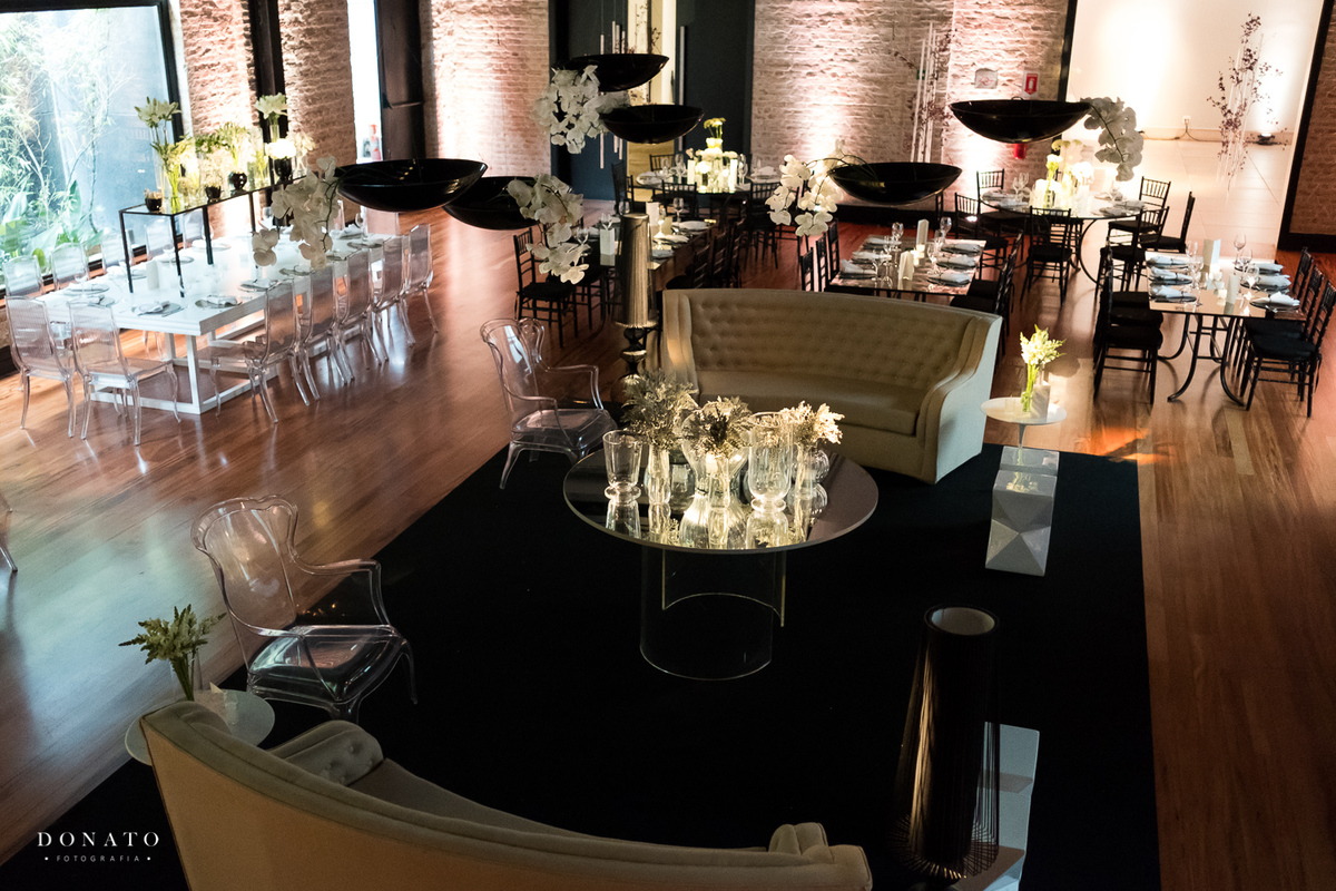 Decoração da Botoque de Cena, no Contemporâneo 8076, detalhes com sofa e mobiliário.
