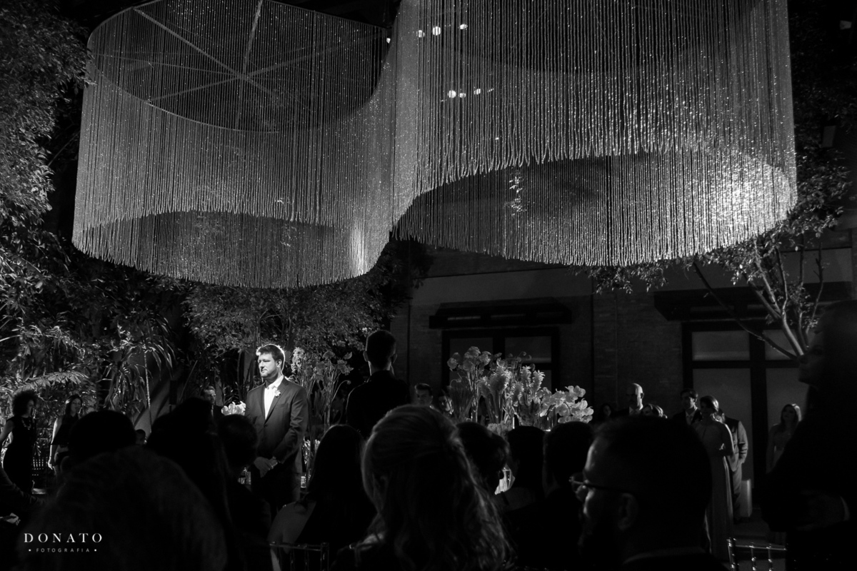 Decoração da Botoque de Cena, no Contemporâneo 8076, lustre gigante formato infinito.