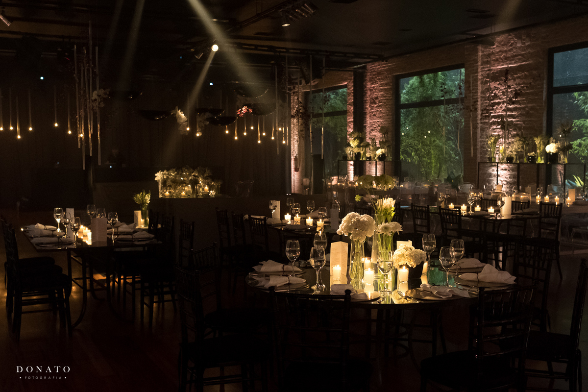 Decoração da Botoque de Cena, no Contemporâneo 8076, com detalhes das mesas.