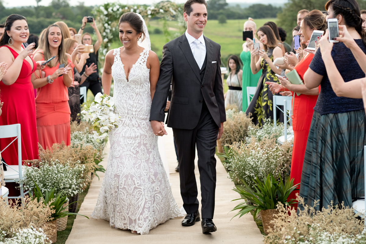 Saída dos noivos da cerimonia da fazenda Pitangueiras Sorocaba-SP