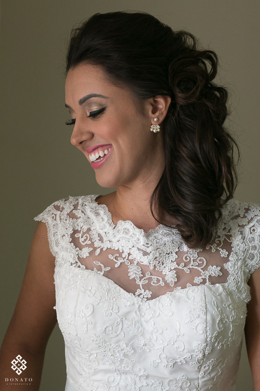 Retrato da noiva ja pronta para o casamento.