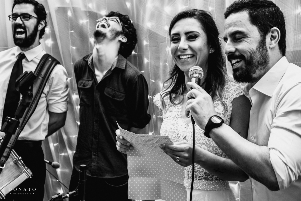 Noiva le carta no Canto da Ema para noivo, casamento realizado no Canto da Ema.