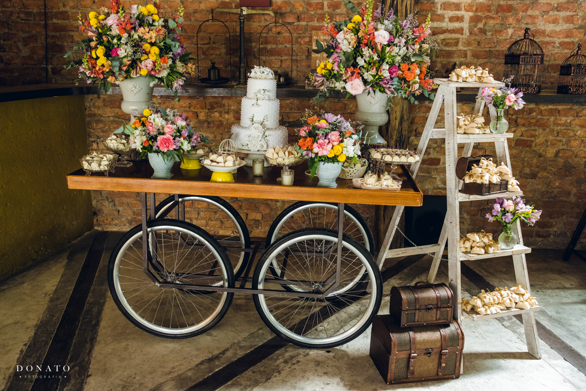Decoração da Rose Eventos, com carioca de flores.