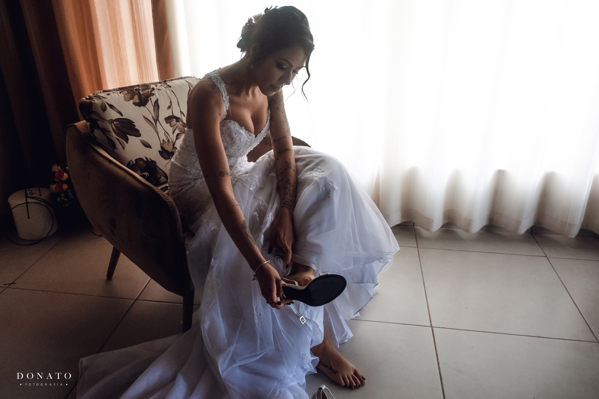 Noiva coloca o sapato, 