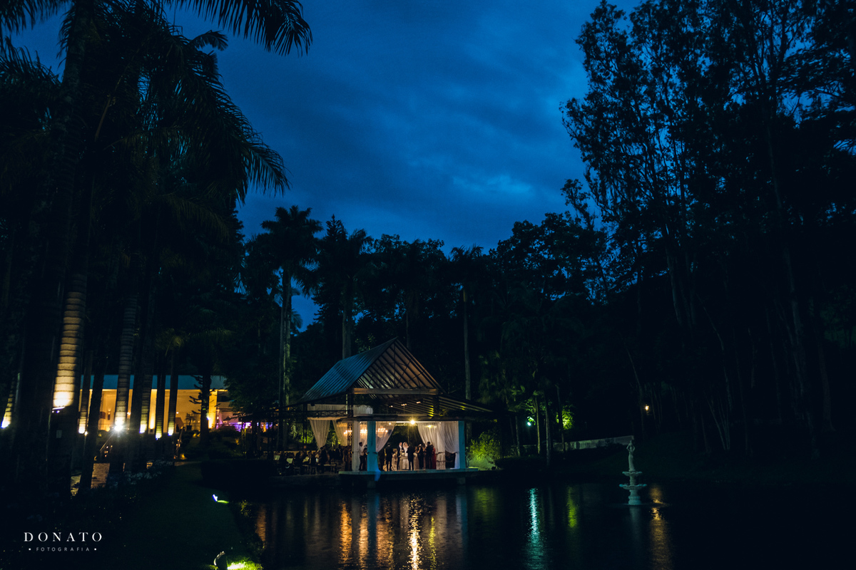 Visão geral da Fazenda 7 lagoas a noite.