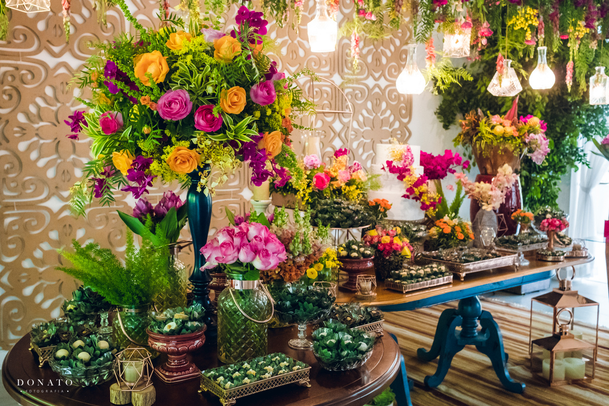 Mesa de doces da fazenda 7 lagoas com decoração Concept Party.