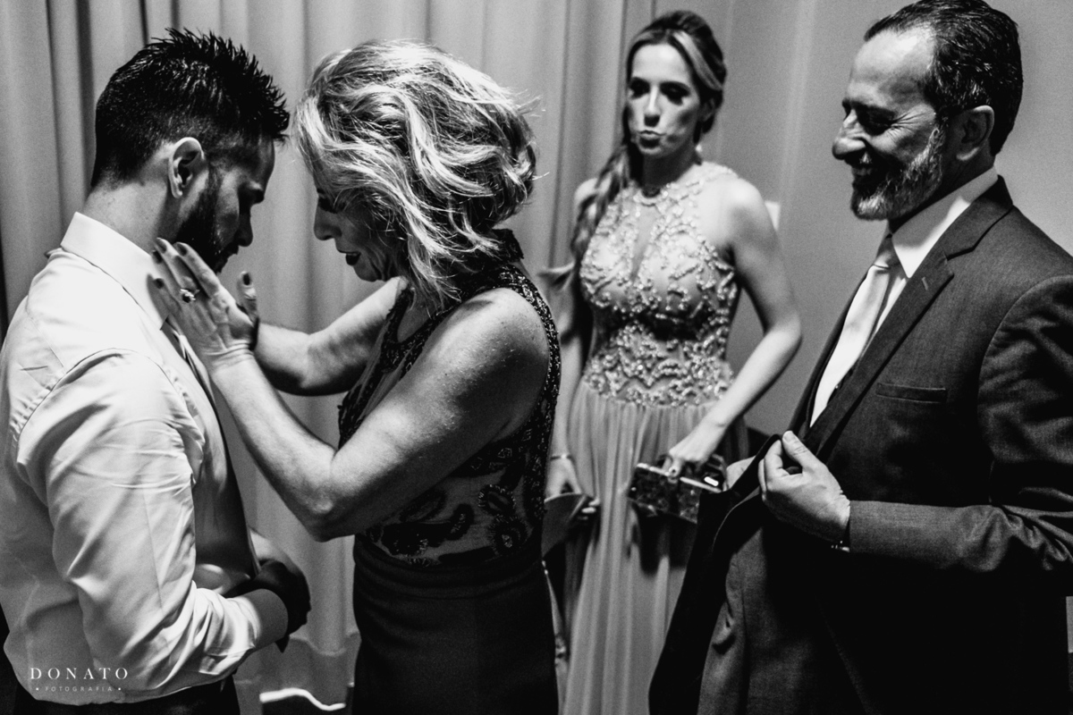 Noivo se emociona com a família