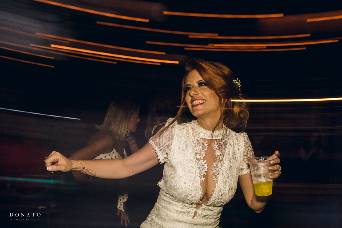 Noiva dançando.