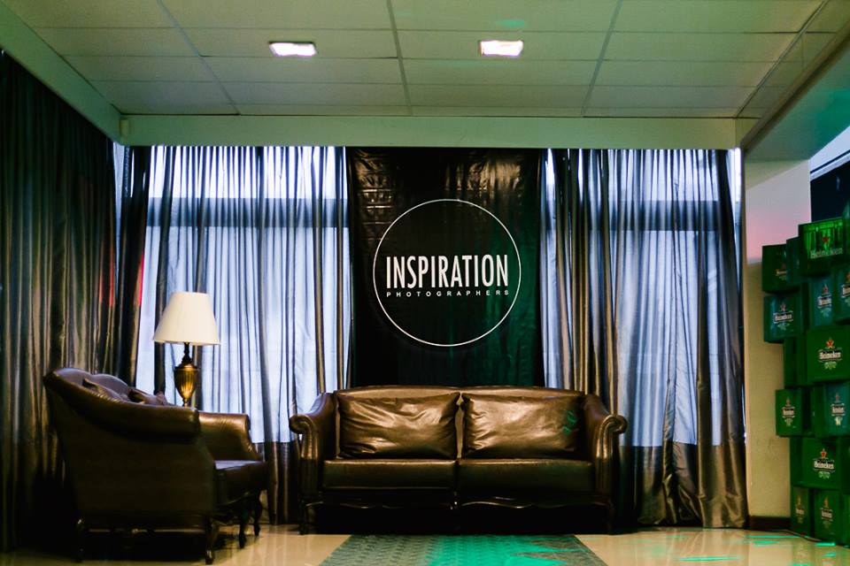 sofa com logo do inspirations