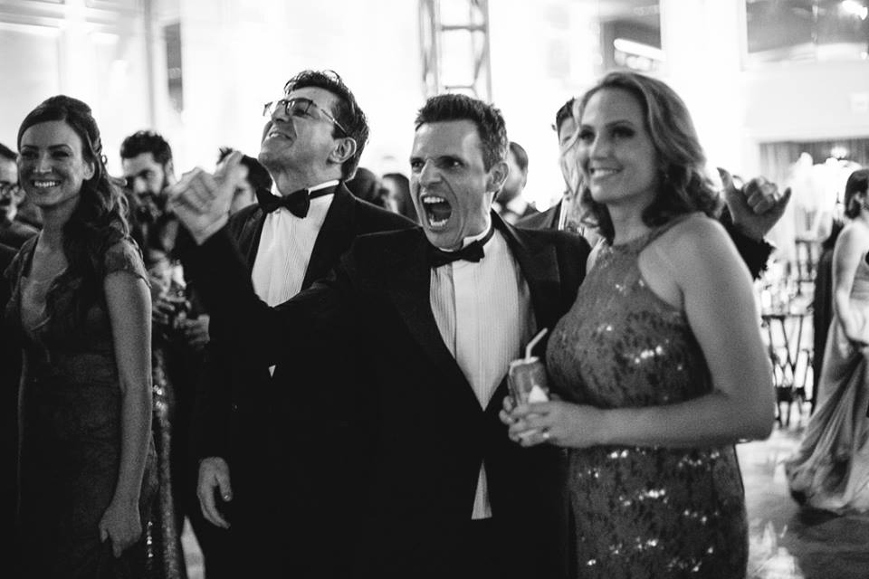 Leandro Donato grina no momento em que é anunciado o nome no telao, ao lado andre mansano assovia.