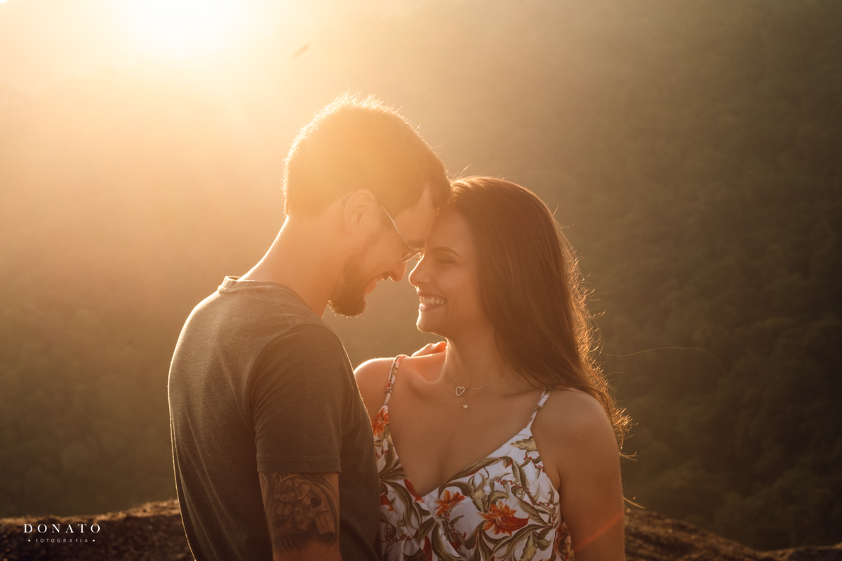 Por do Sol com noivos e  paisagem de Monte Verde-MG, com lindas montanhas.