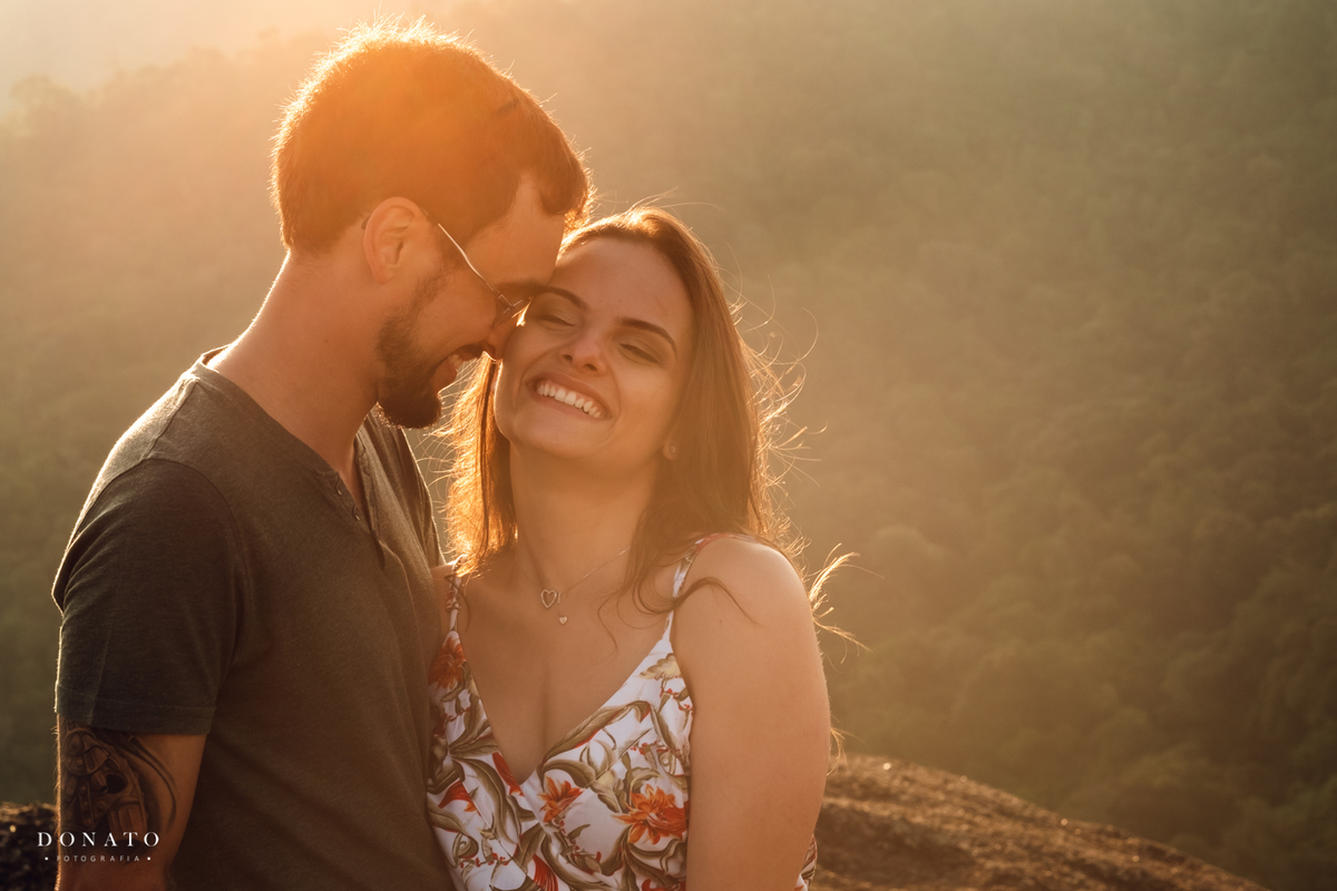 Por do Sol com noivos e  paisagem de Monte Verde-MG, com lindas montanhas.